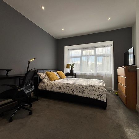 Entire House Floor Perfect For Couples & Freelancers - Available For Single Too Hotell London Eksteriør bilde