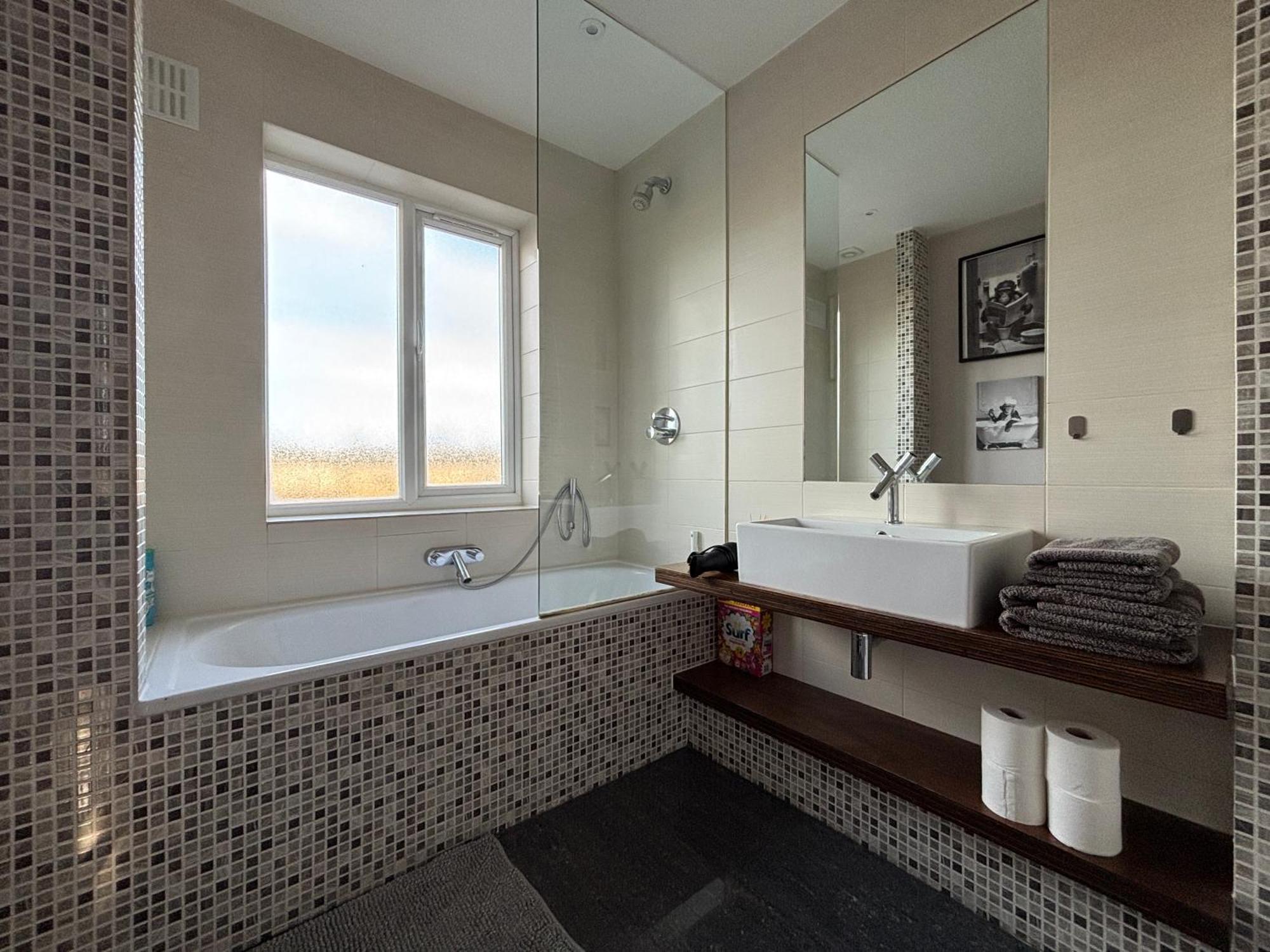 Entire House Floor Perfect For Couples & Freelancers - Available For Single Too Hotell London Eksteriør bilde